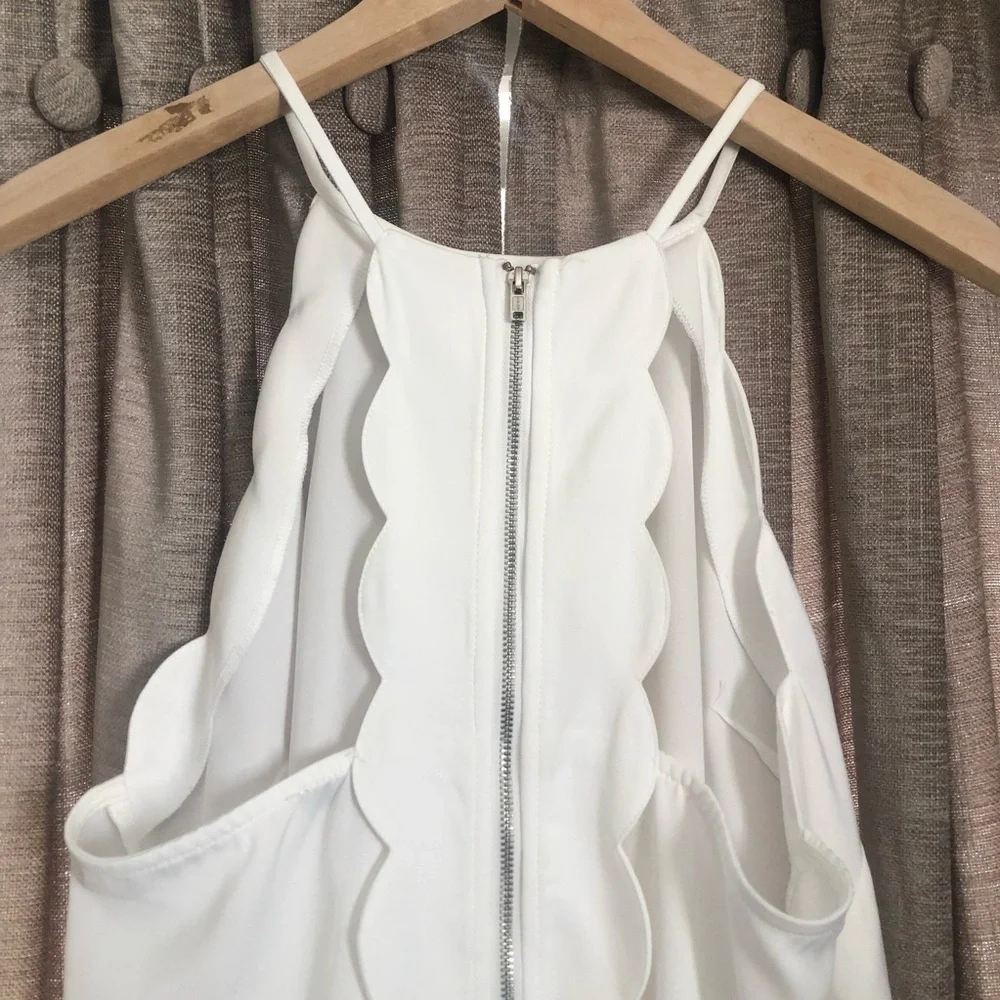 41 Hawthorn White Scalloped Racerback Tank Top